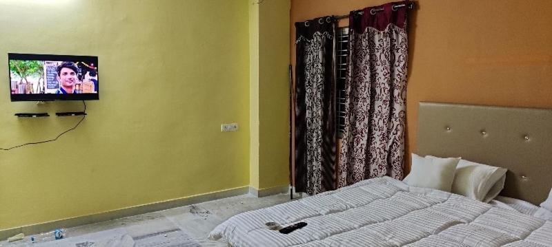 Oyo 81589 Aruna Dwraka Homes Hyderabad Eksteriør billede