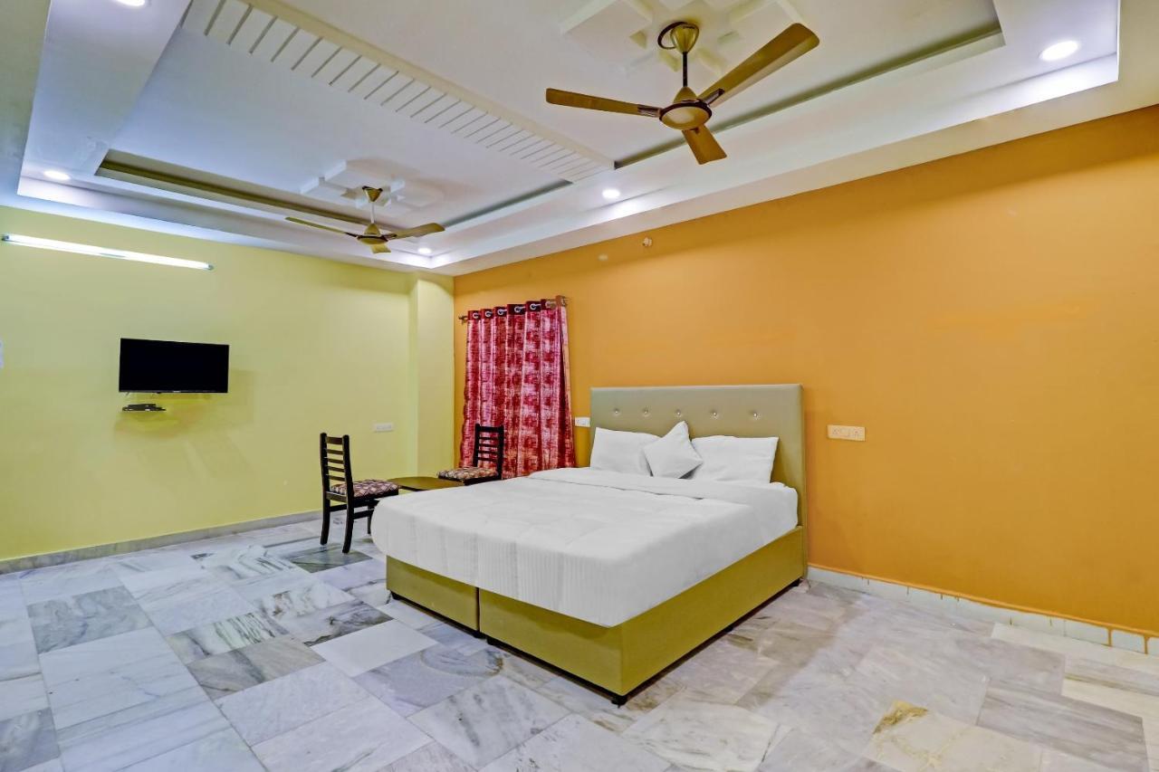 Oyo 81589 Aruna Dwraka Homes Hyderabad Eksteriør billede