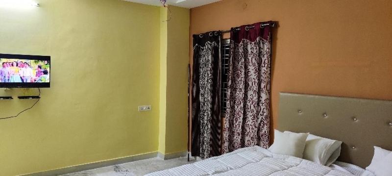 Oyo 81589 Aruna Dwraka Homes Hyderabad Eksteriør billede