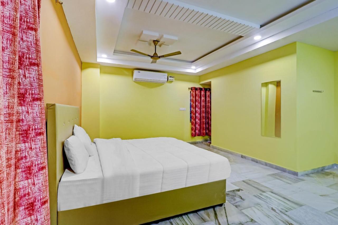 Oyo 81589 Aruna Dwraka Homes Hyderabad Eksteriør billede