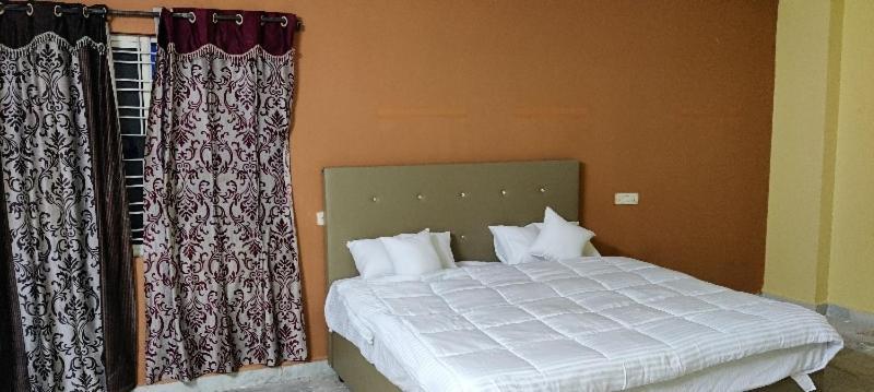 Oyo 81589 Aruna Dwraka Homes Hyderabad Eksteriør billede