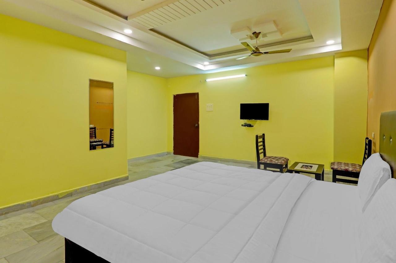 Oyo 81589 Aruna Dwraka Homes Hyderabad Eksteriør billede
