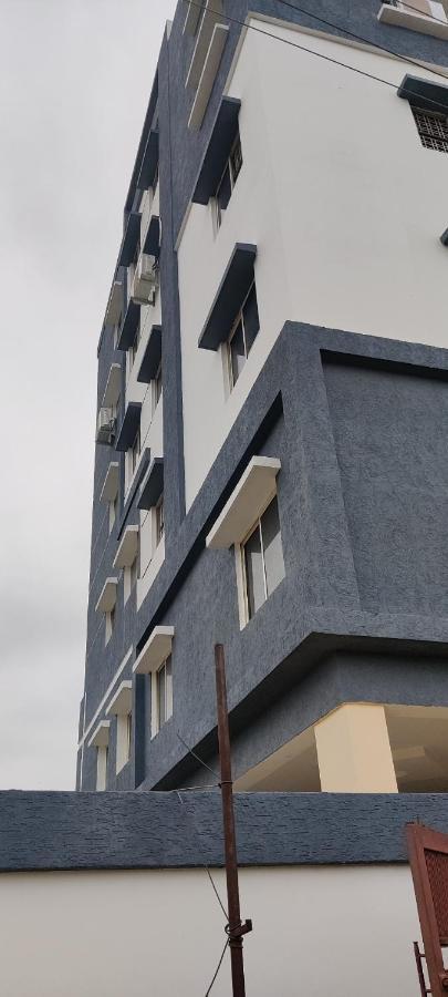 Oyo 81589 Aruna Dwraka Homes Hyderabad Eksteriør billede