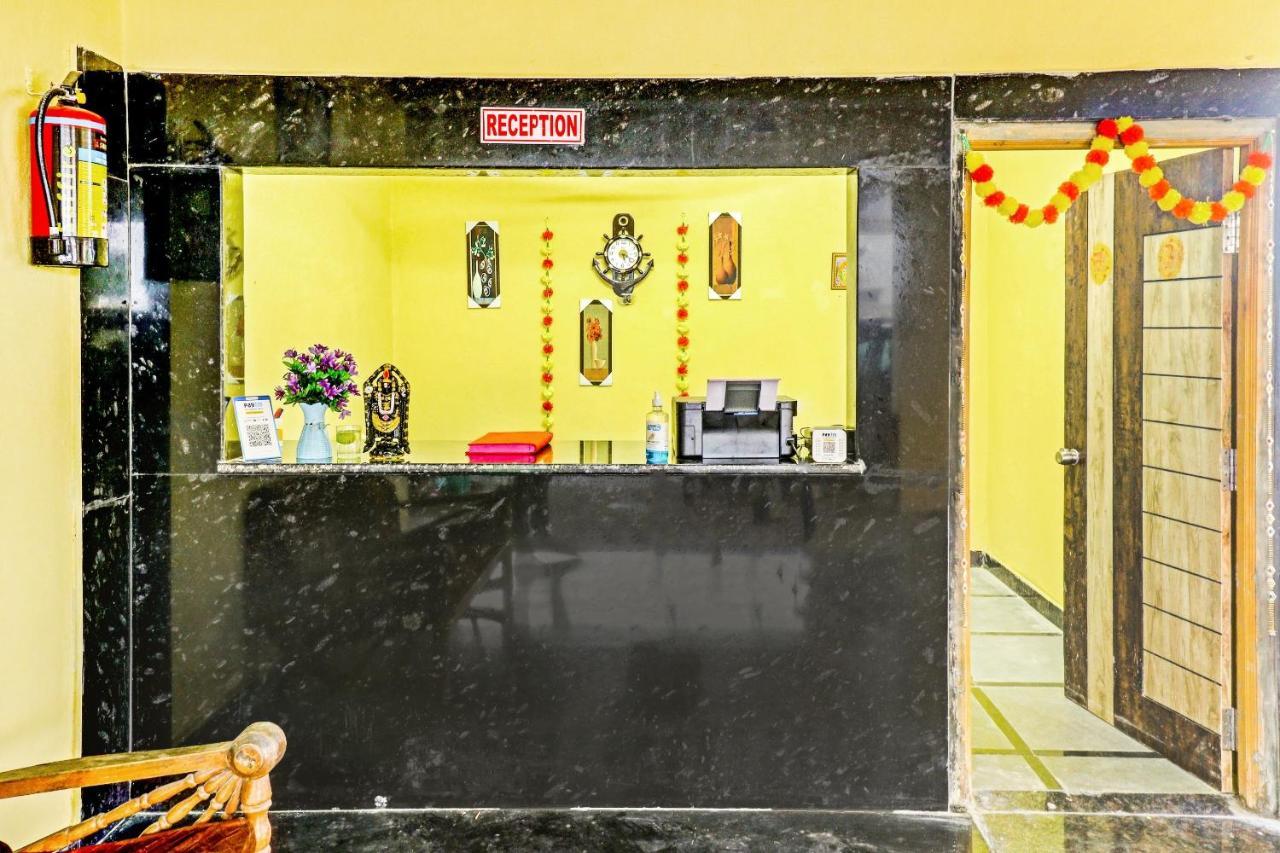 Oyo 81589 Aruna Dwraka Homes Hyderabad Eksteriør billede